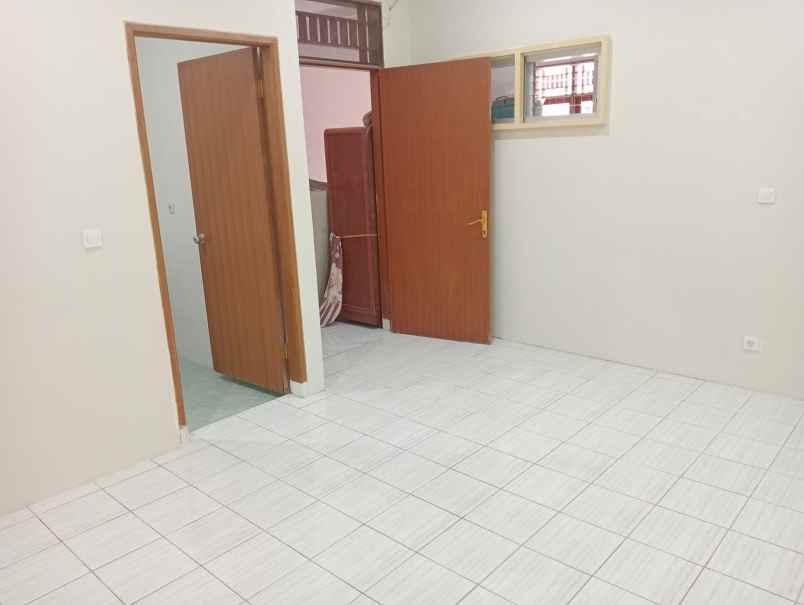 dijual rumah jl tanah tinggi 1 gg 6