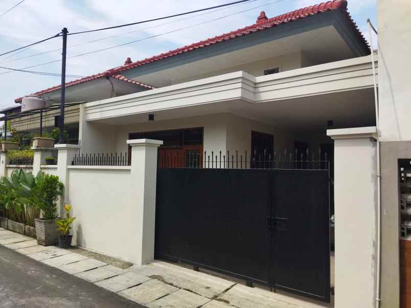 dijual rumah jl tanah tinggi 1 gg 6