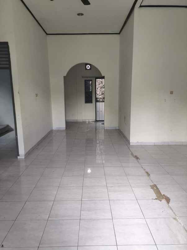 dijual rumah jl tuanku tambusai