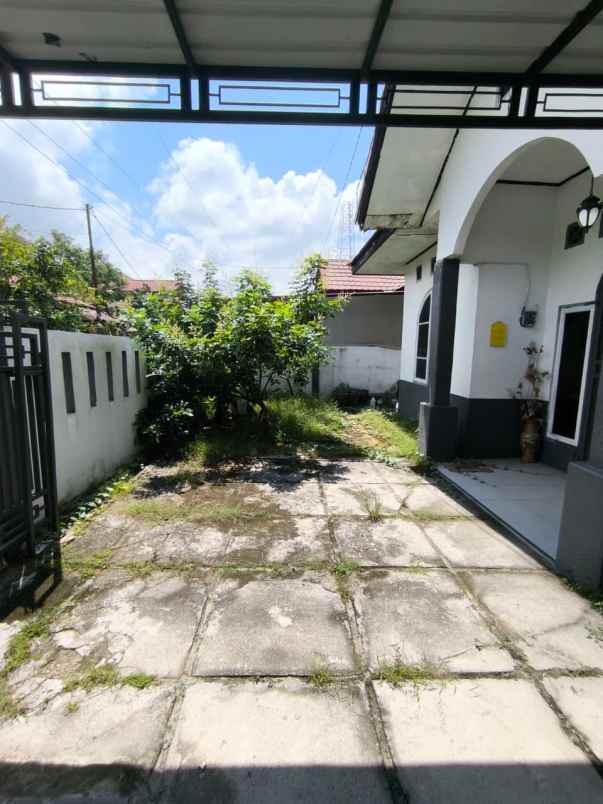 dijual rumah jl tuanku tambusai