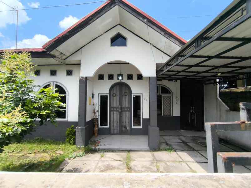 dijual rumah jl tuanku tambusai