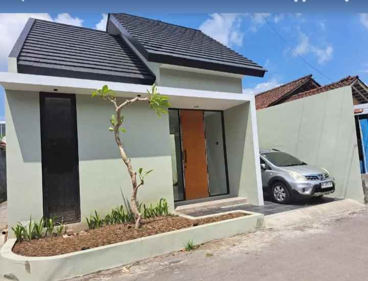 dijual rumah jln berbah kalasan dekat