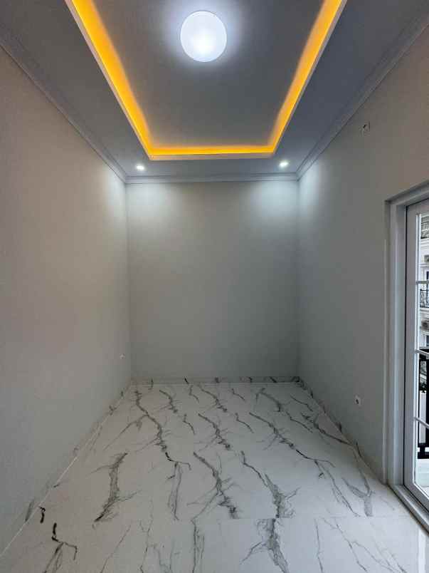 dijual rumah jln kahfi1 jagakarsa