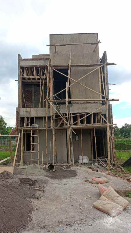 dijual rumah jln karangpawitan sindang