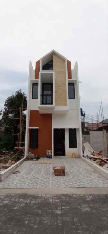 dijual rumah jln raya cilangkap