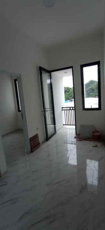dijual rumah jln raya cilangkap