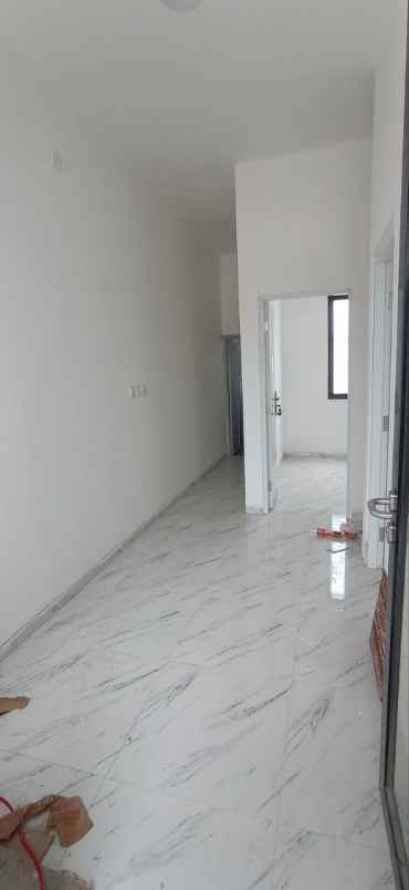 dijual rumah jln raya cilangkap