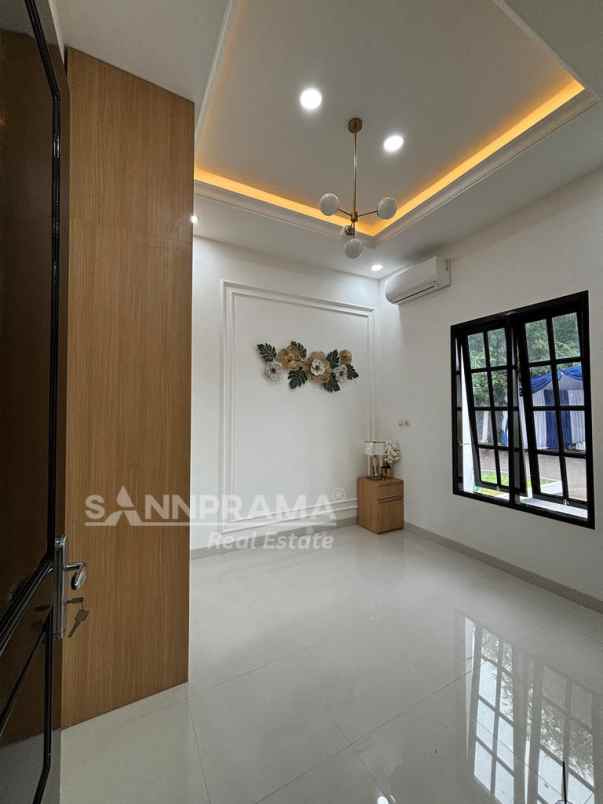 dijual rumah jln raya kramat jati