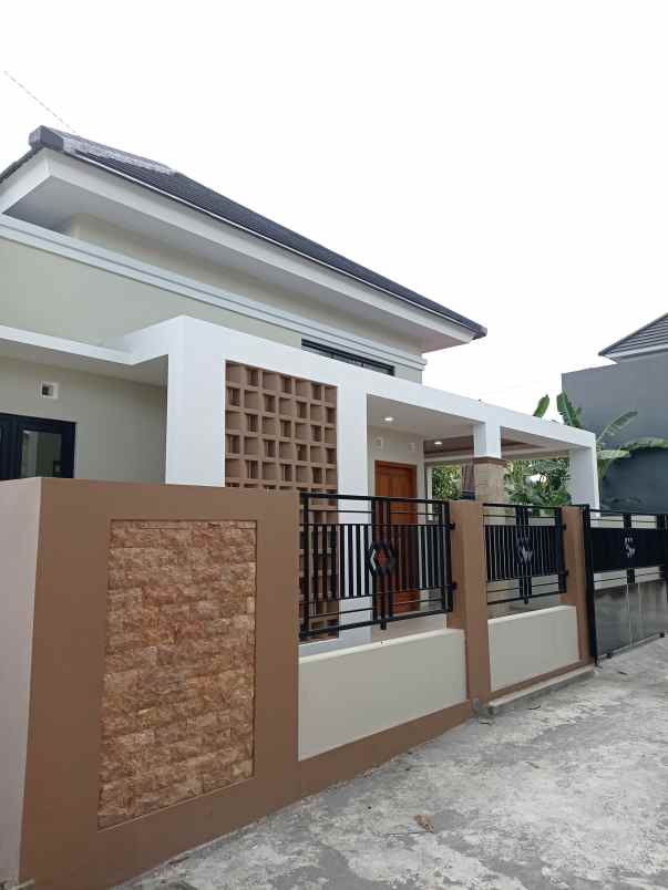 dijual rumah kadirojo purwomartani kalasan