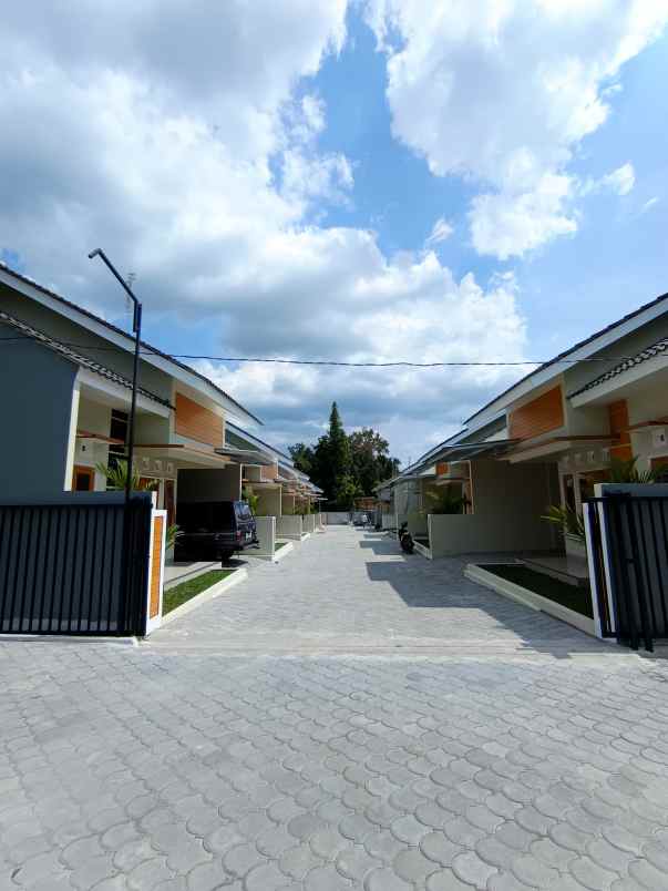 dijual rumah kadisoka