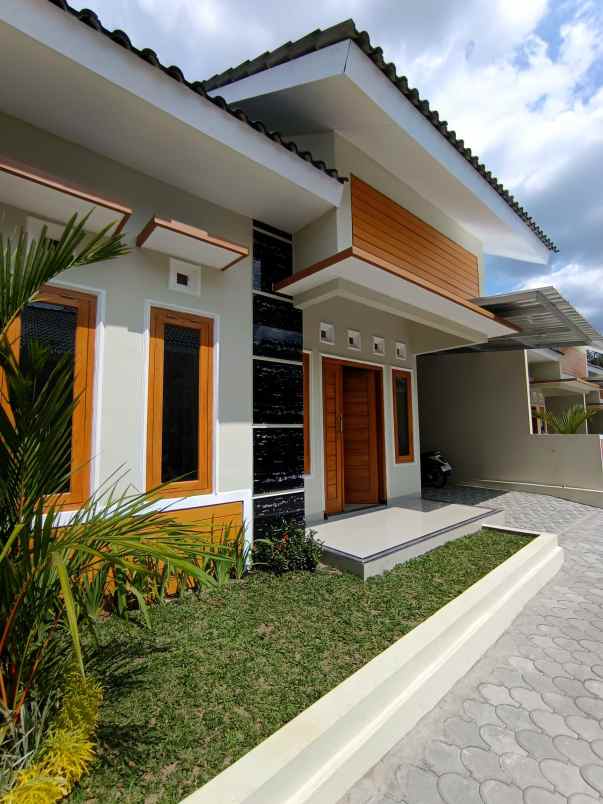 dijual rumah kadisoka