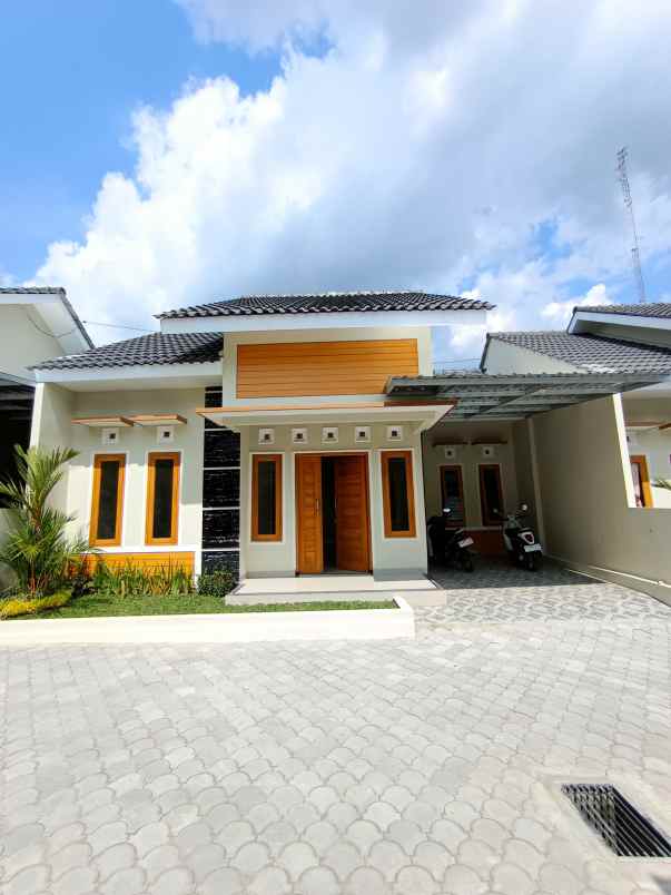 dijual rumah kadisoka