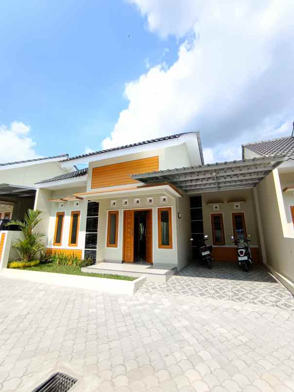 dijual rumah kadisoka