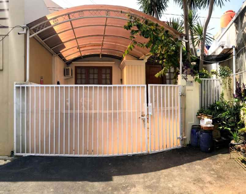 dijual rumah kebagusan