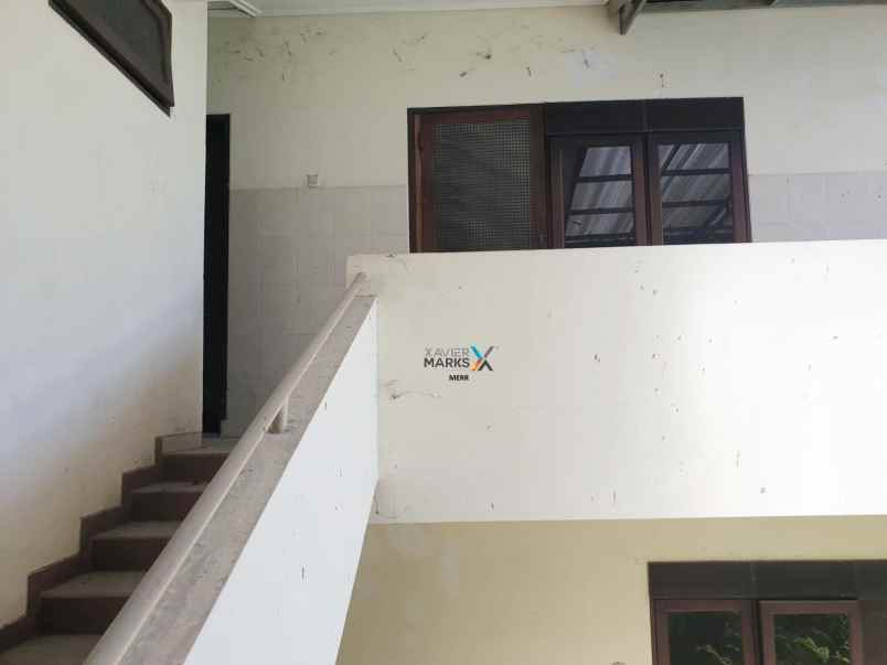 dijual rumah kedung cowek