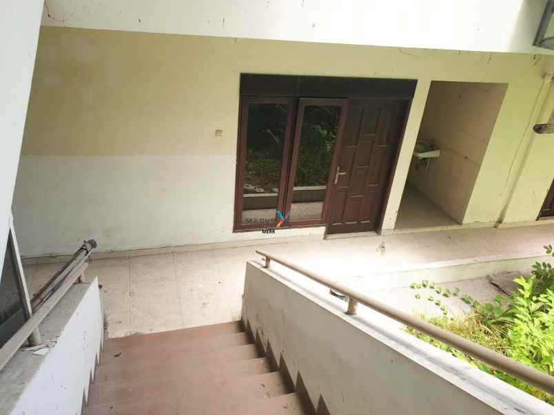 dijual rumah kedung cowek