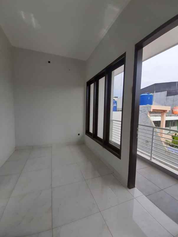 dijual rumah kemangsari