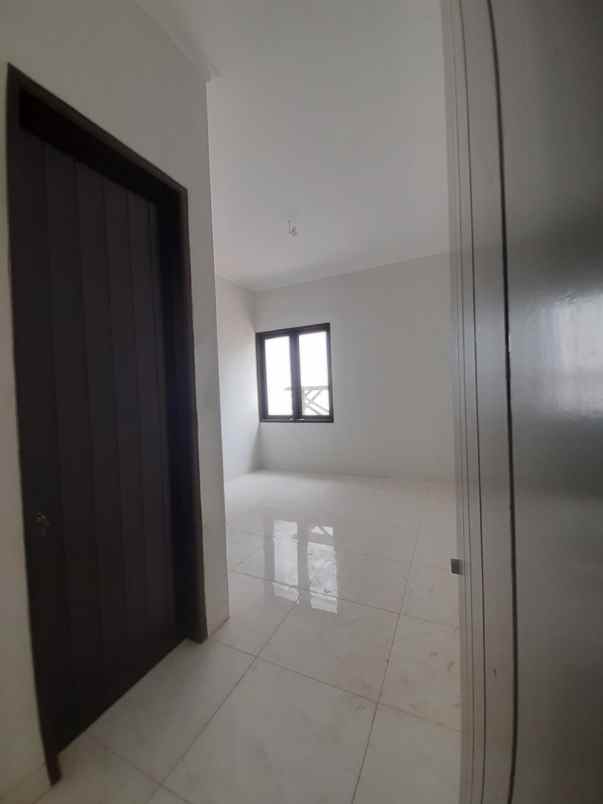 dijual rumah kemangsari