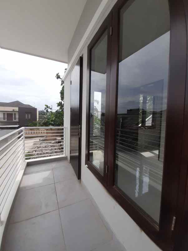 dijual rumah kemangsari