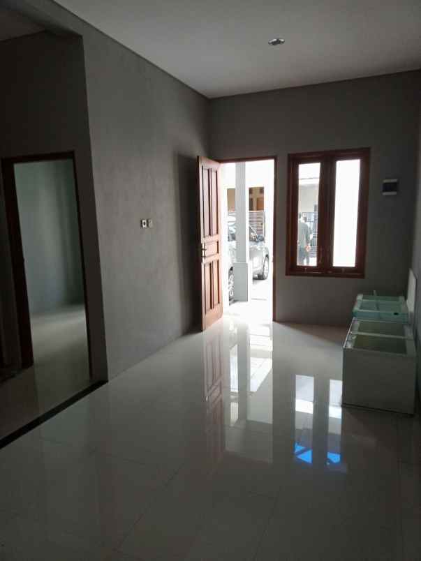 dijual rumah kerten laweyan surakarta