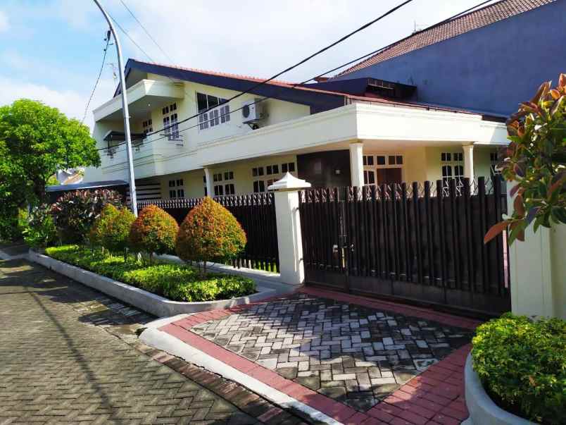 dijual rumah ketintang baeu