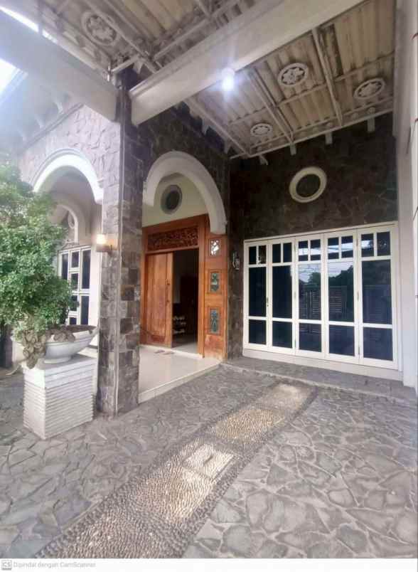 dijual rumah ketintang madya