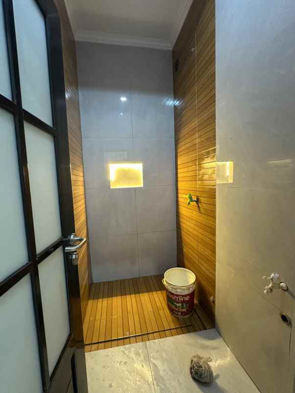 dijual rumah komplek bni sawangan depok