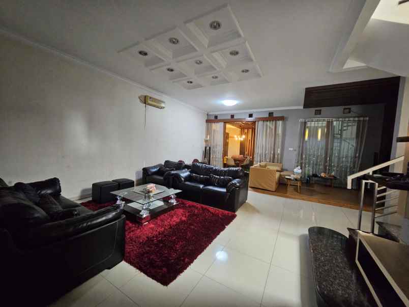 dijual rumah komplek buahbatu regency