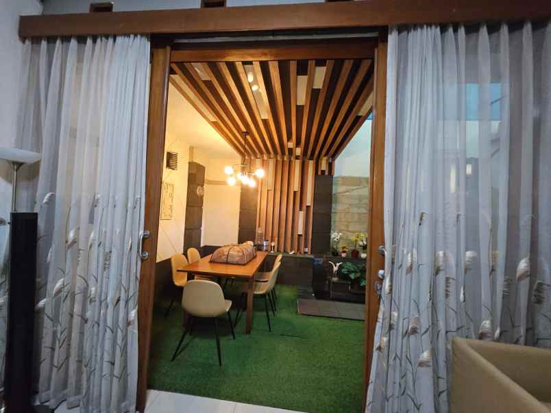 dijual rumah komplek buahbatu regency