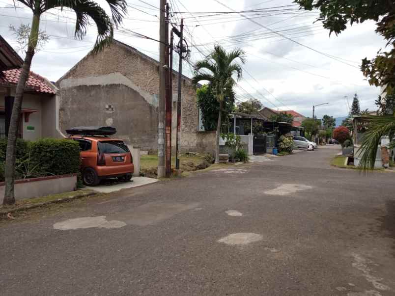 dijual rumah komplek cipaganti rahayu