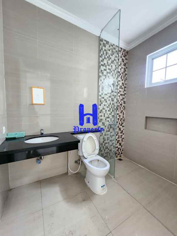 dijual rumah komplek citraland gama