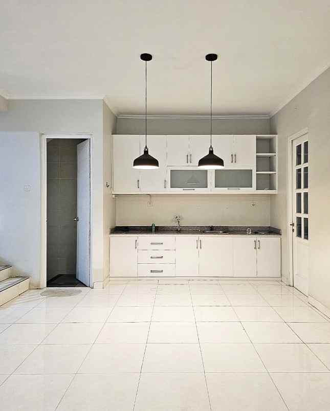 dijual rumah komplek discovery bintaro