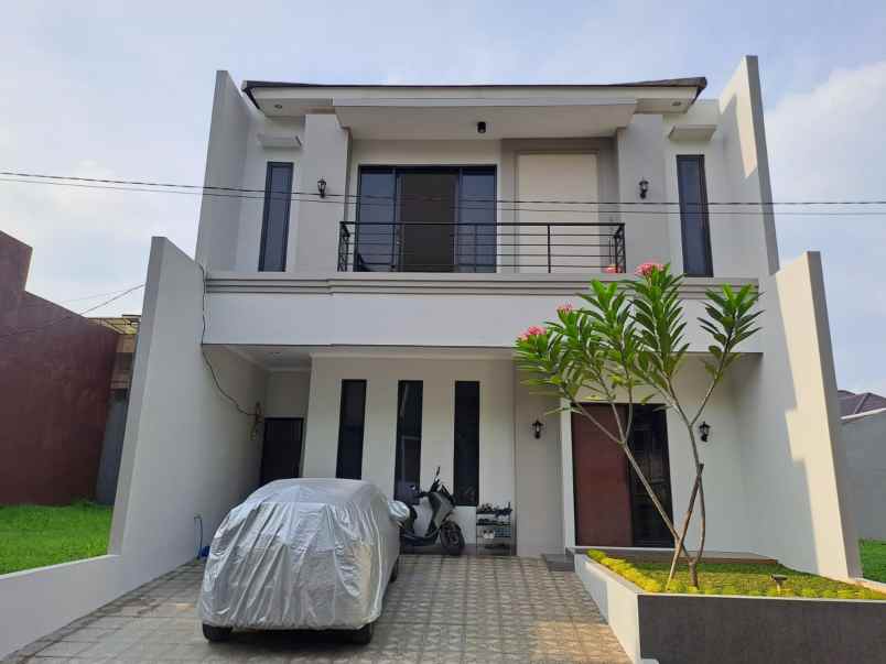 dijual rumah komplek kencana loka bsd