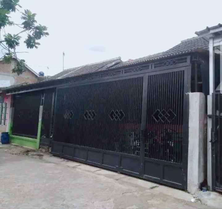 dijual rumah komplek manglayang regency