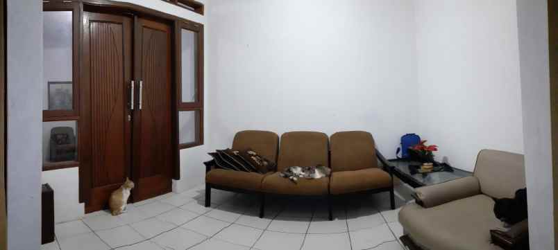 dijual rumah komplek margaasih permai