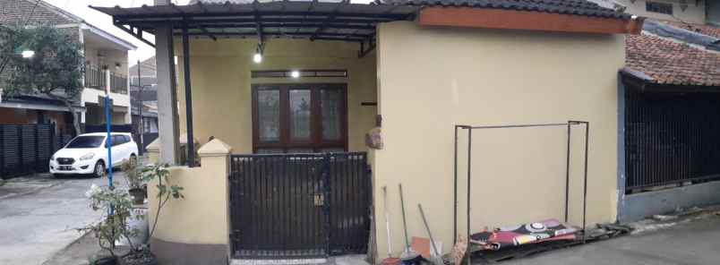 dijual rumah komplek margaasih permai