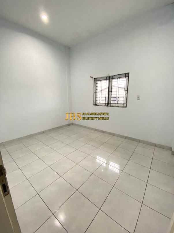 dijual rumah komplek mulia residence