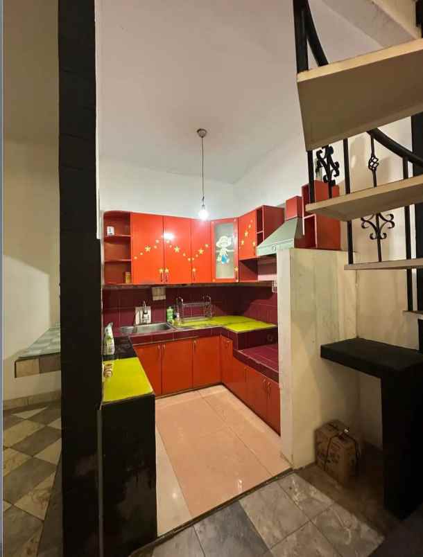 dijual rumah komplek parakan mas