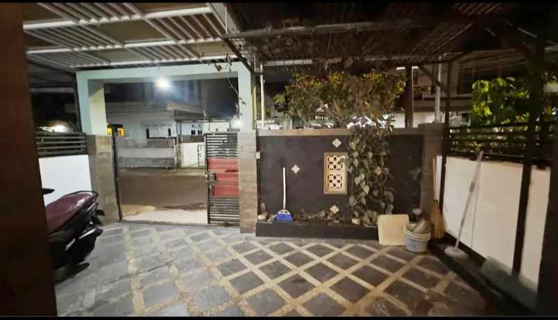 dijual rumah komplek parakan mas