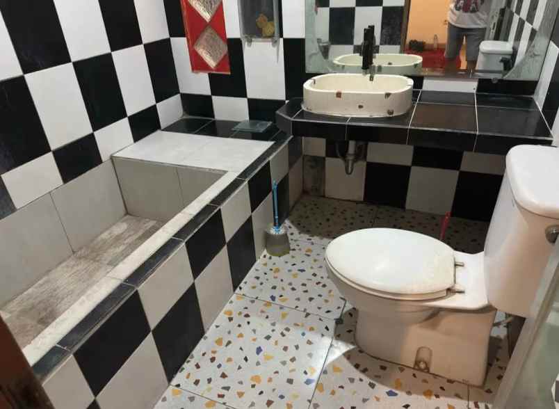 dijual rumah komplek parakan mas