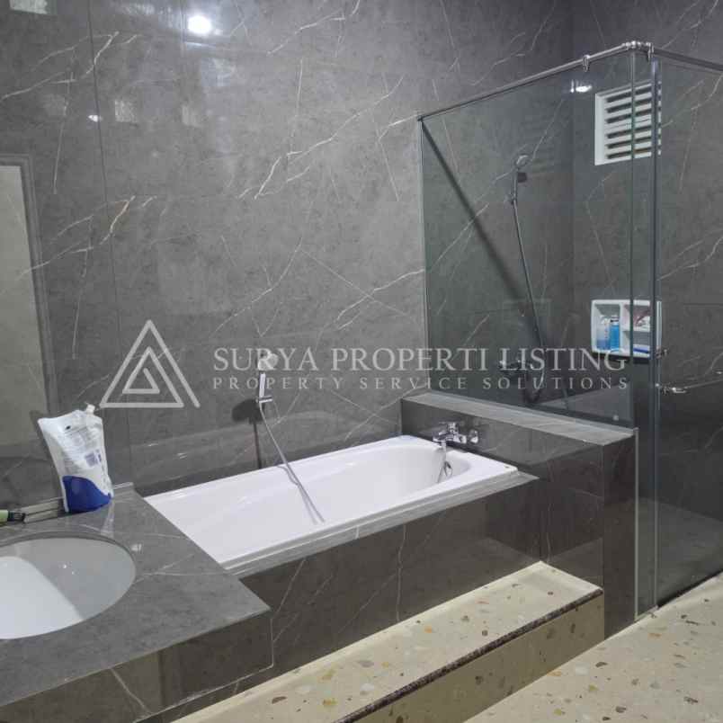 dijual rumah komplek royal park residence