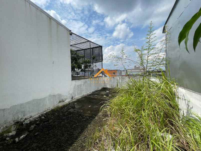 dijual rumah komplek setia jadi palace
