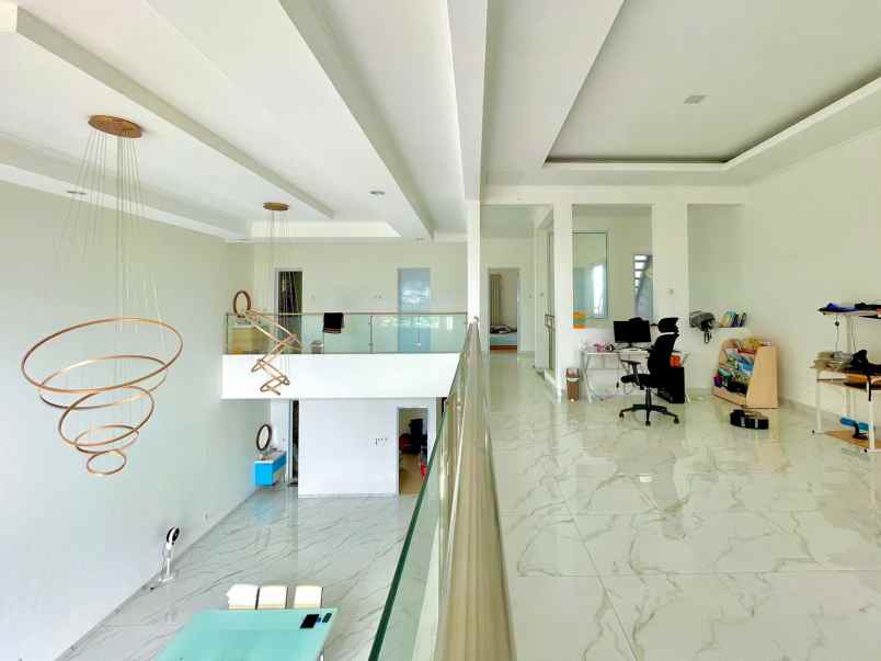 dijual rumah kota baru parahyangan