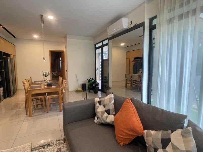 dijual rumah kota baru parahyangan