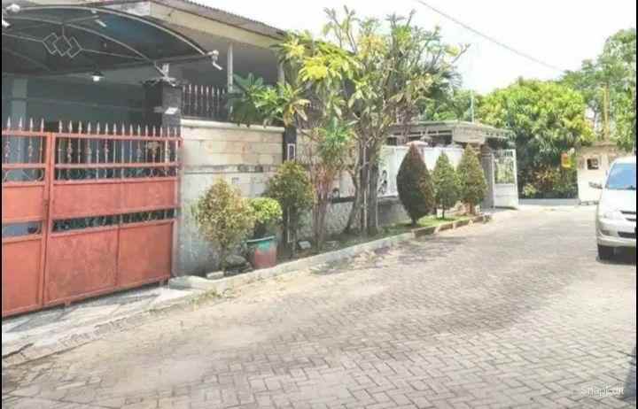 dijual rumah lakarsantri