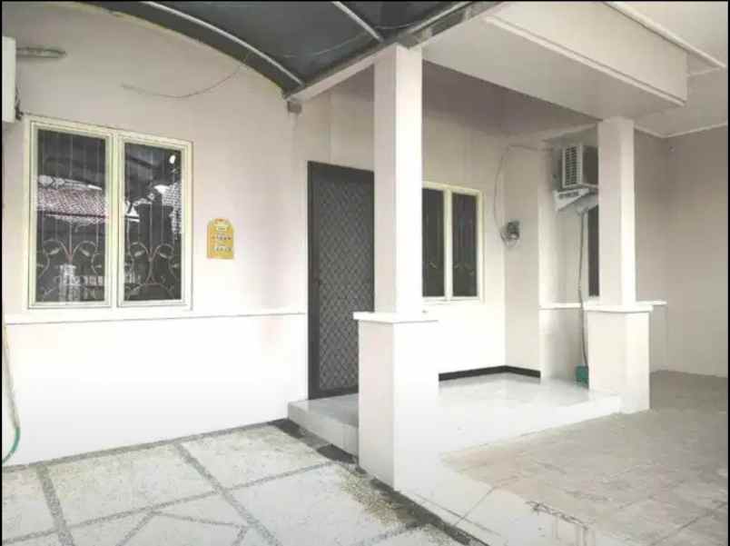 dijual rumah lakarsantri