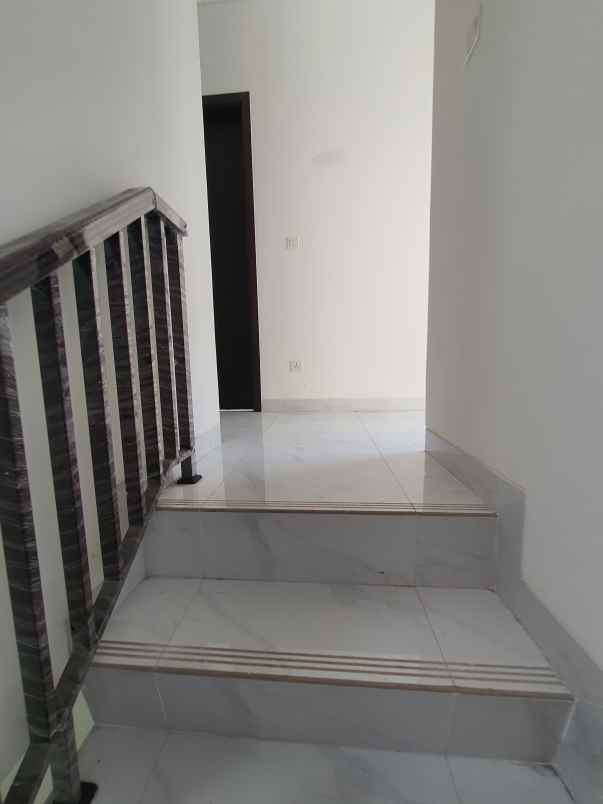 dijual rumah lavon 1 cluster allura tangerang