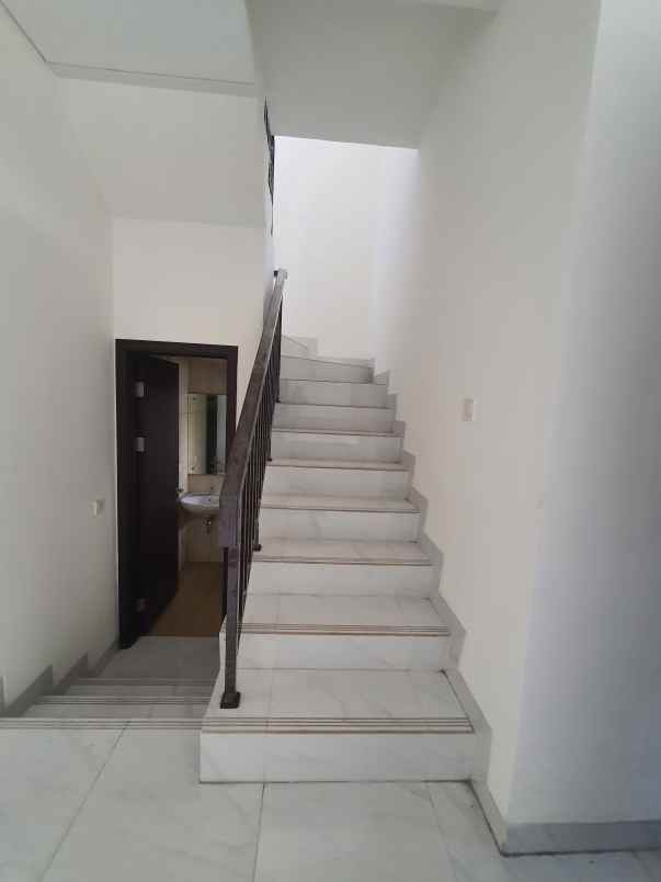 dijual rumah lavon 1 cluster allura tangerang