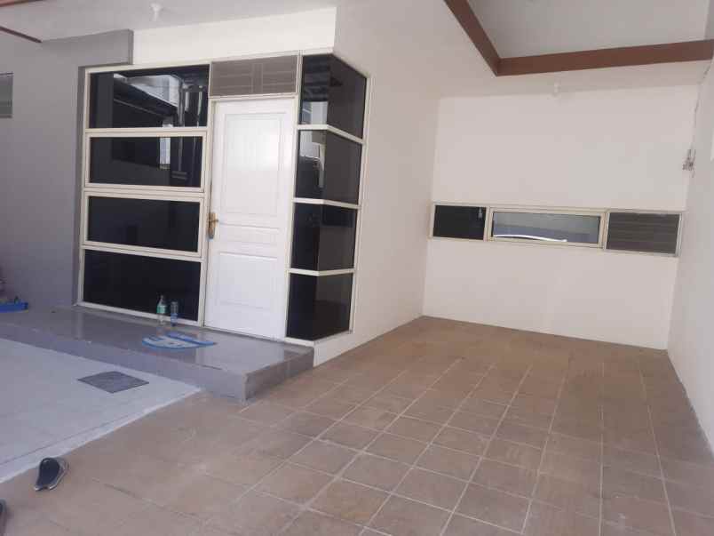 dijual rumah lebak indah