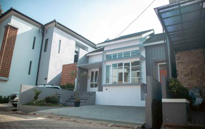 dijual rumah lembang bandung barat